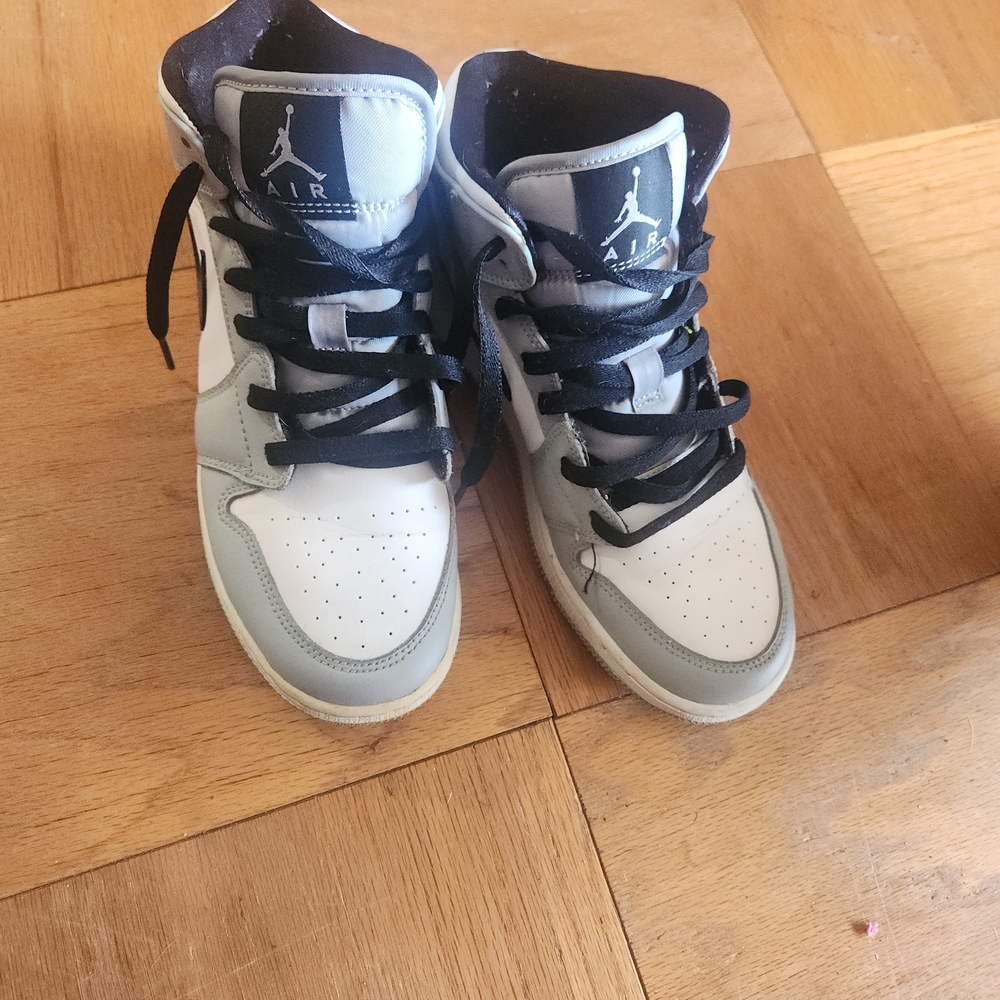 AirJordan Nike Kids' Black and White Sneakers SZ 6Y